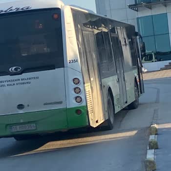 Bursa Büyükşehir Belediyesi Güvenliksiz Yolculuk: Dikkatsiz Şoför Tehlikesi