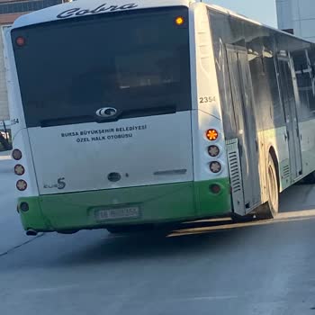 Bursa Büyükşehir Belediyesi Güvenliksiz Yolculuk: Dikkatsiz Şoför Tehlikesi