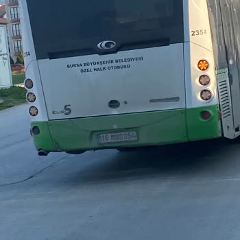 Bursa Büyükşehir Belediyesi Güvenliksiz Yolculuk: Dikkatsiz Şoför Tehlikesi