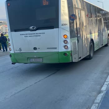 Bursa Büyükşehir Belediyesi Güvenliksiz Yolculuk: Dikkatsiz Şoför Tehlikesi