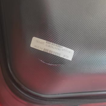 Pegasus Bavul Ve İçindeki Hediyelik Eşyaların Kırılması