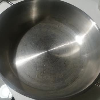 Karaca Züccaciye Karaca Marka Tencerenin İçi Karardı