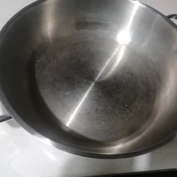 Karaca Züccaciye Karaca Marka Tencerenin İçi Karardı