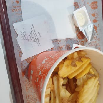 Popeyes Sur Yapı AVM Çalışan Kız Ve Kapalı Şişman Kadın