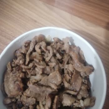 Köfteci Yusuf Çiğ Büyük Parça Şeklinde Yağlı Döner Gönderdi.