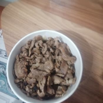 Köfteci Yusuf Çiğ Büyük Parça Şeklinde Yağlı Döner Gönderdi.