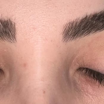 Isana Kirpik Kaş Serumu Kirpiklerimi Beyazlattı