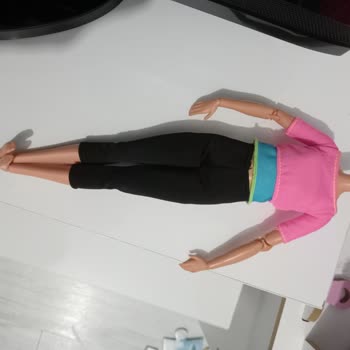 Parçalanan Barbie Bebek