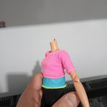Parçalanan Barbie Bebek