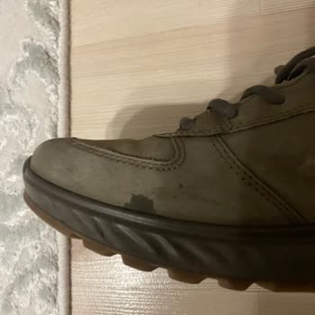 Ecco Ayakkabı Kendi Kendiliğinden Terleme Tarzı Leke Yapıyor