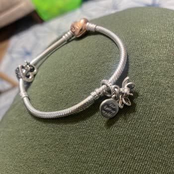 Pandora Mücevher Pandora Ateş Böceği Charmın Parlayan Taşı 1 Hafta Olmadan Düştü