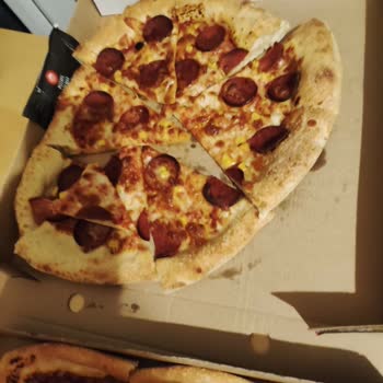 Pizza Hut'tan Gelen Dağınık Pizzalar ve Kuru Sos Hayal Kırıklığı