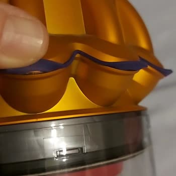 Dyson V15 Mor Kauçuk Deformasyonu