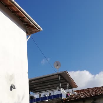 Türk Telekom Telefon Direğinden Komşumuza Çekilen Kablo