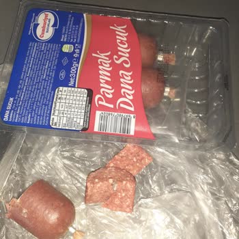 Cumhuriyet Sucukları Pişirme Esnasında Sucuk İçerisinden Çıkan Yabancı Madde