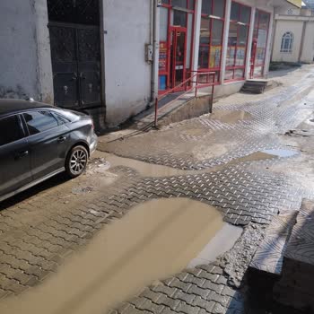 Şok Marketler Gaziantep'te Bozuk Yol Ve Su Birikintisi Çilesi