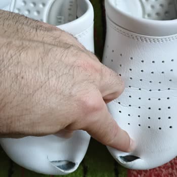 Gezer Marka Terlikler Yırtılıyor