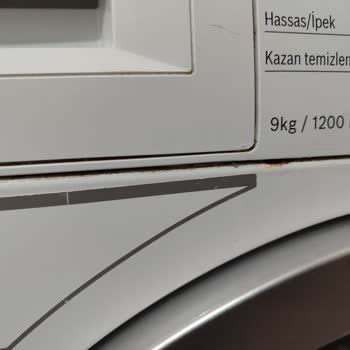 Bosch Çamaşır Makinesi Seri Hatası Yüzünden Sürekli Su Akıtıyor