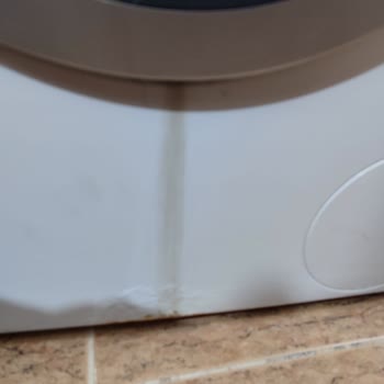 Bosch Çamaşır Makinesi Seri Hatası Yüzünden Sürekli Su Akıtıyor