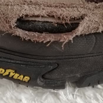 Skechers İmalat Hatası Çok Belli Olan Ürünün Kusurunu Bana Mal Ediyorlar