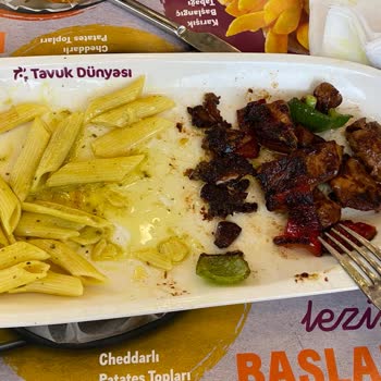 Tavuk Dünyası Yanık Tavuklar Ve Yağlı Makarna