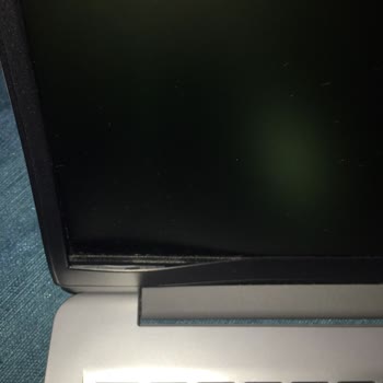 Lenovo Bilgisayar Sol Alt Menteşe Kırığı