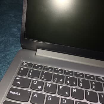 Lenovo Bilgisayar Sol Alt Menteşe Kırığı