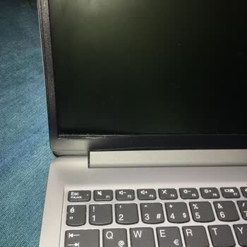 Lenovo Bilgisayar Sol Alt Menteşe Kırığı