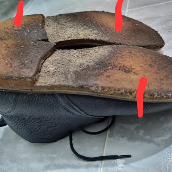Abgenutzte Sohle schon nach 1 Jahr von Divarase Stiefeln über Morhipo