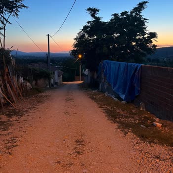 Ungelöste Müllabfuhrprobleme in Hacıali Mahallesi, Gemeinde Bursa/Mustafakemalpaşa