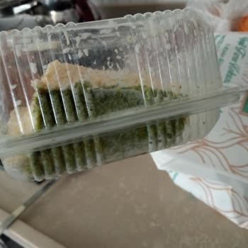 Doğal Yeşil Fırın Pasta (Adana) Tatli Siparişim Tatli Olmaktan Çıkmış Bir Vaziyette Elime Ulaştı