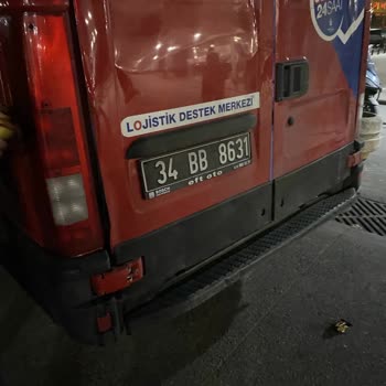 İBB - İstanbul Büyükşehir Belediyesi Mobil Büfe Çalışanının Saygısızlığı
