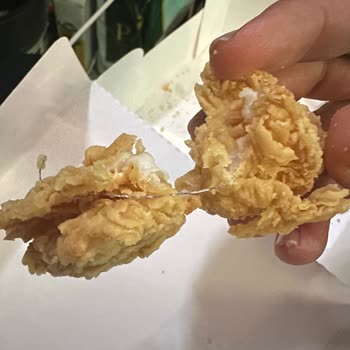 Popeyes Tavuğun İçinden Tel Çıktı