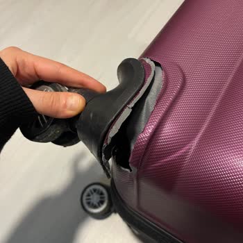 Kale Seyahat Otobüsünde Muavin Bavulumu Kırdı