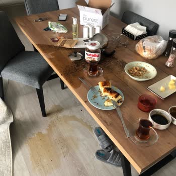 Divanev'den 5 Ayda Tedarik Edilen Sandalyenin Ayıplı Çıkması