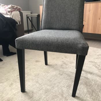 Divanev'den 5 Ayda Tedarik Edilen Sandalyenin Ayıplı Çıkması