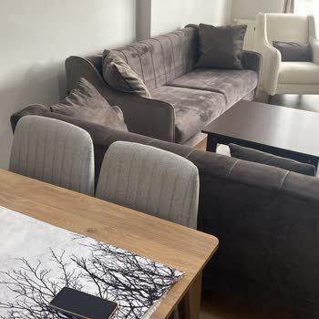 Ich habe abgenutzt aussehende Sofas von Enza Home geliefert bekommen