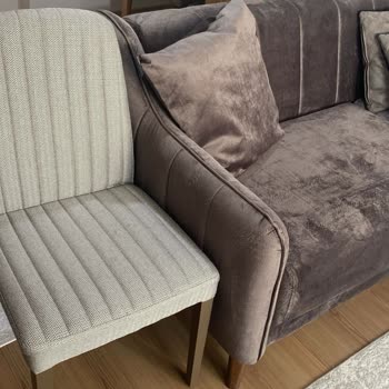 Ich habe abgenutzt aussehende Sofas von Enza Home geliefert bekommen