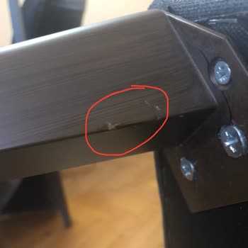 Defekte Möbel und mangelhafter Kundenservice bei Enza Home