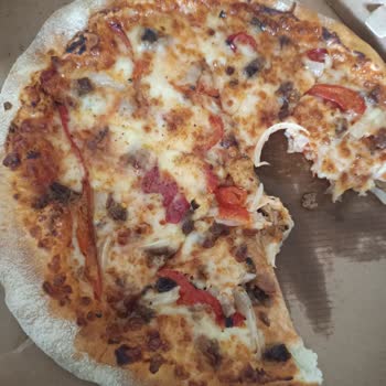 Domino's Pizza Çok Para Az Malzeme.