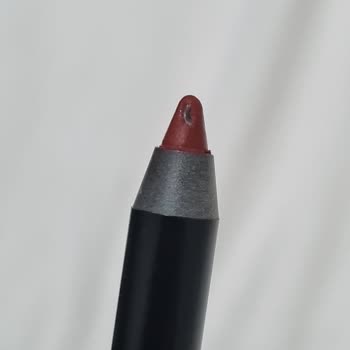 Что-то внутри карандаша для губ Golden Rose Emily 206