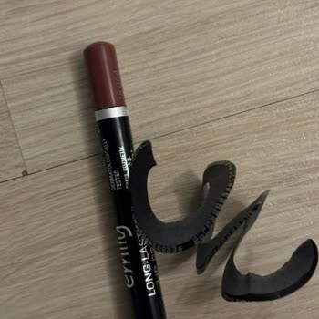 Мало продукта в новом карандаше для губ Golden Rose