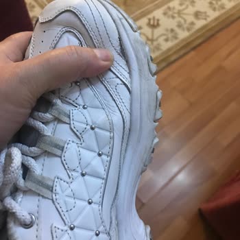 Skechers Ürünün Arkasında Durmuyor