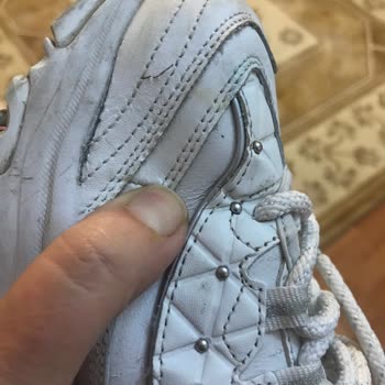 Skechers Ürünün Arkasında Durmuyor