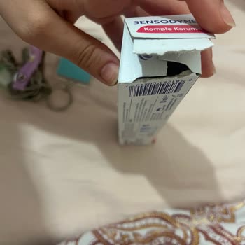 Sensodyne Sızmış Bir Paket Diş Macunu