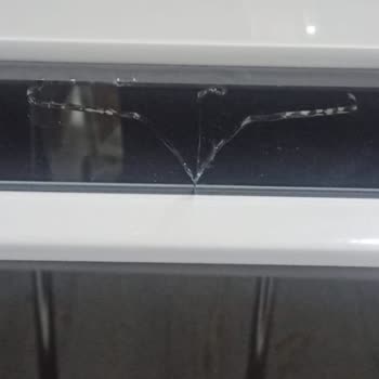 Aksu Home Kırık Masa Geldi. Rafı Da Takarken Kırdılar