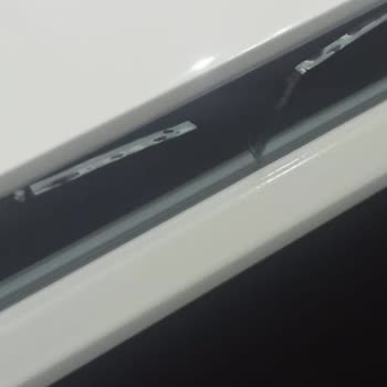 Aksu Home Kırık Masa Geldi. Rafı Da Takarken Kırdılar