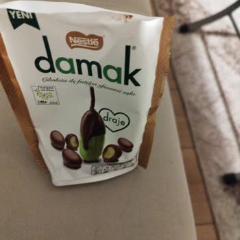 Nestle Damak Draje Çikolatanın İçinden Çıkan Değişik Madde