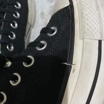 SuperStep Mağazasının Converse Ayakkabı Kenarlarının Patlaması