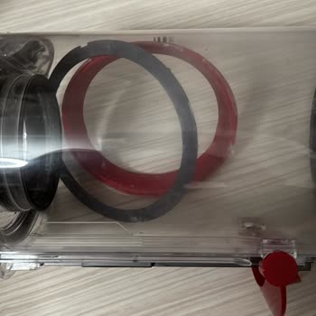 Dyson V15 Kırmızı Lastik